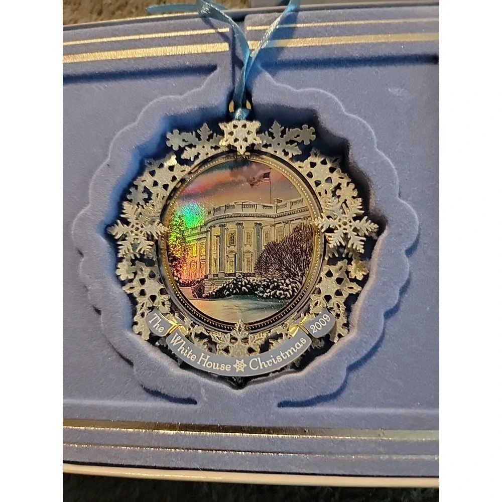 The White‎ House Historical Association Christmas 2009 Ornament